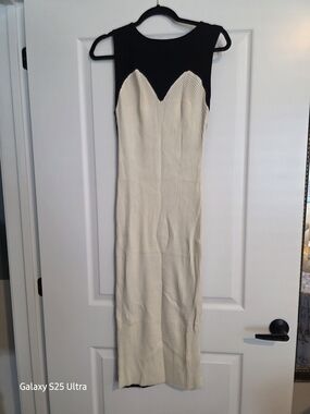 Sleeveless Two-Tone Ribbed Midi Dress in Black and Cream